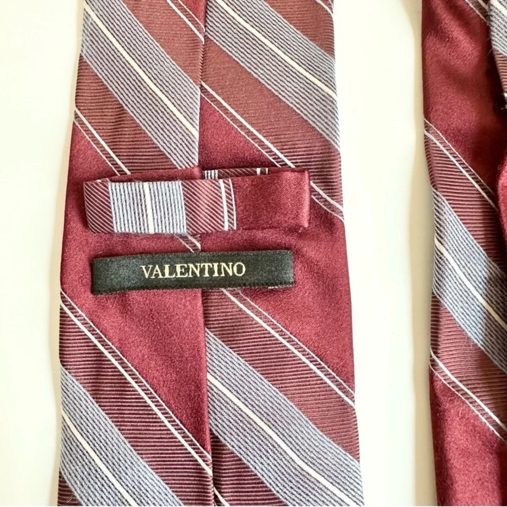 VALENTINO Made in Italy Burgundy Silk Blue-White Striped Necktie